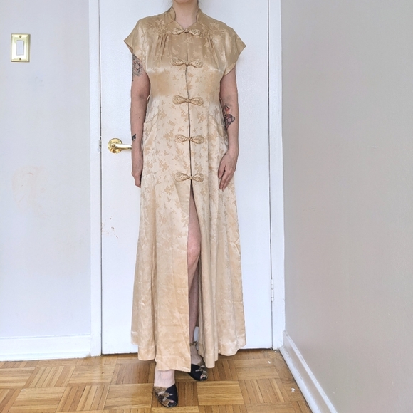 Vintage Dresses & Skirts - Vintage 1930s/1940s 100% silk robe gown made in Hong Kong